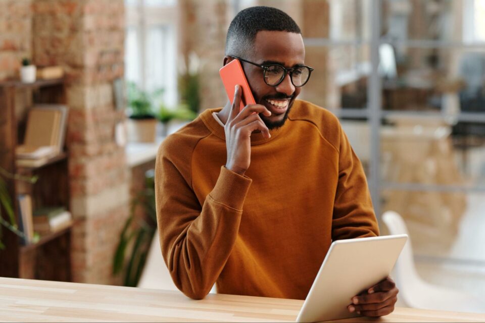 Employer communicating with employee on phone